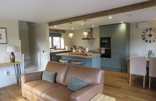 Defford Cottage | THE CARTSHED, pet friendly in Defford