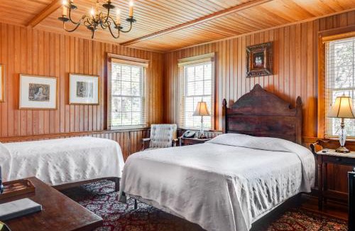 Ocracoke Hotel | The Castle Bed And Breakfast