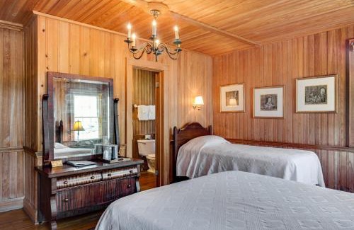 Ocracoke Hotel | The Castle Bed And Breakfast