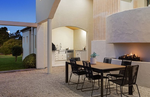 Sefton House | THE CASTLE SUITE - SEFTON HOLIDAY HOME in North Canterbury