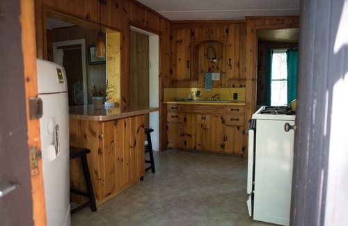 Hawks Cottage | THE CATTAIL COTTAGE (Brown) - BEDROOMS: 2