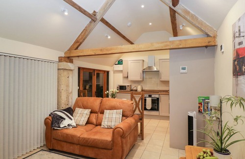 Biddestone Cottage | THE CATTLE BYRE, romantic, character holiday cottage in Corsham