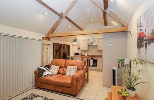 Biddestone Cottage | THE CATTLE BYRE, romantic, character holiday cottage in Corsham
