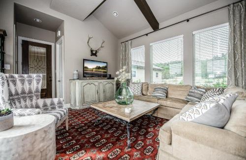 Spring Branch House | The Century Oaks
