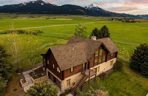 Livingston House | The Chalet