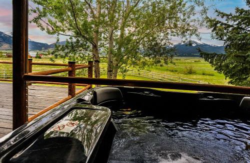 Livingston House | The Chalet