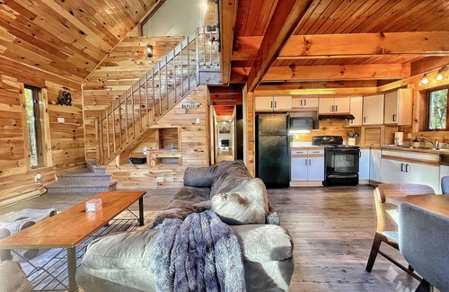 Briar Crest Woods Cabin | The Challenge House-mega games-hottub-beach-lake-The ultimate Poconos game house