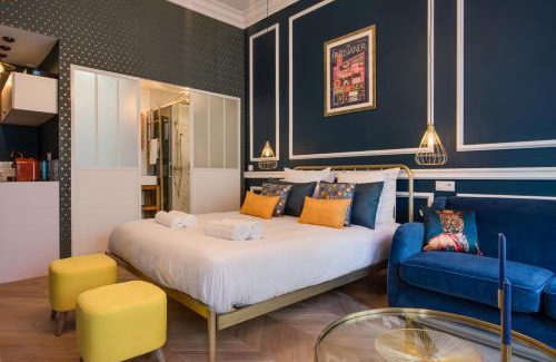 Faubourg-du-Roule Apartment | The Champs Elysées Blue Suite