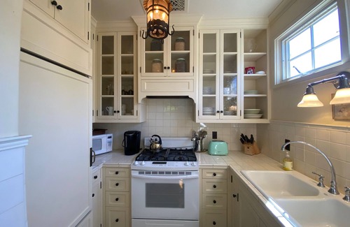 Oak Park Apartment | The Charming Tudor Cottage Apartment