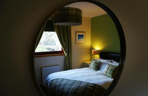 Mallaig Hotel | The Chlachain Inn