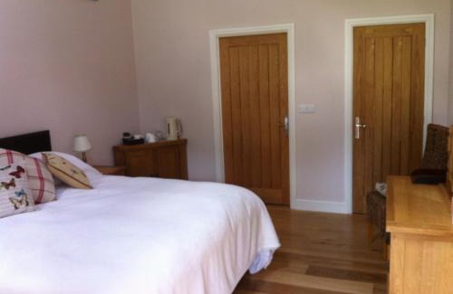 Burton Coggles Bed & Breakfast | The Cholmeley Arms