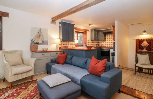 Loddiswell Cottage | THE CIDER BARN, pet friendly, with open fire in Loddiswell