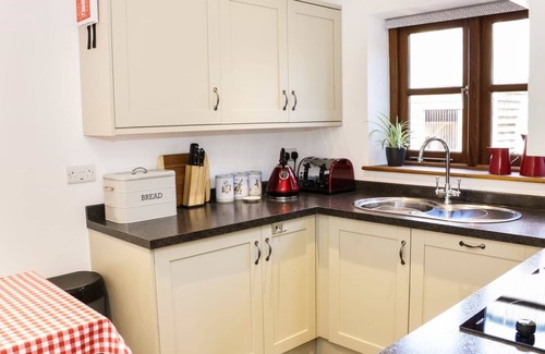 Leominster Cottage | THE CIDER HOUSE, pet friendly, with a garden in Leominster