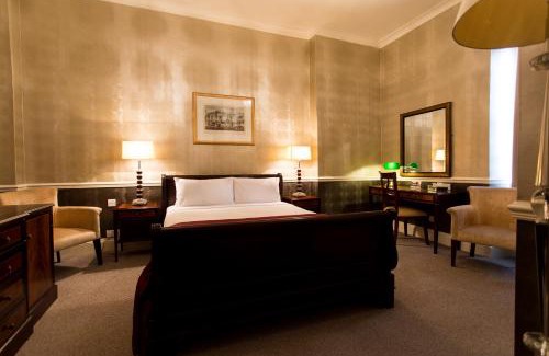 Blackheath Hotel | The Clarendon Hotel