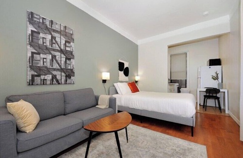 Central New York City Apartment | The Clinton Vibe 8491