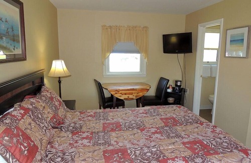 Frontenac Hotel | The Clipper Inn