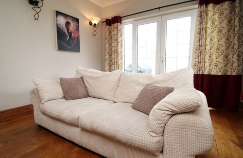 Porthcawl House | THE CLOCK HOUSE, luxury holiday cottage, with hot tub in Nottage