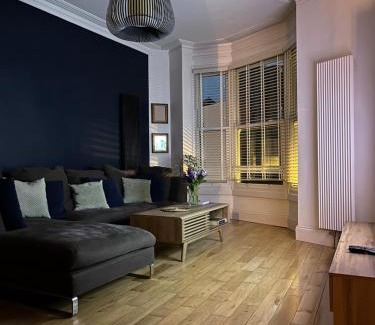 Portsmouth Apartment | The Clock Tower Apartment - Spacious, Modern, 2 Bed Room Apartment , Southsea with Free parking - sleeps 4