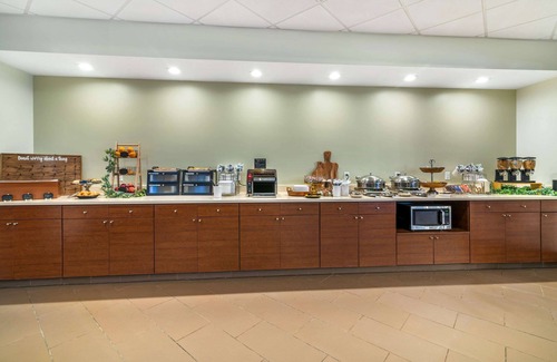 Cohoes Hotel | The Clocktower Hotel at Century House, an Ascend Collection Hotel
