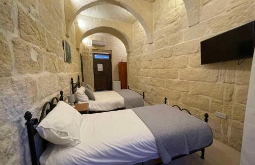 Ggantija Bed & Breakfast | The Cloisters Bed And Breakfast