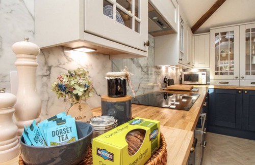 Piddletrenthide Cottage | THE COACH HOUSE AT LACKINGTON FARM, with open fire in Piddletrenthide