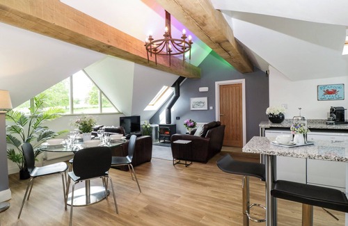 Ludwel Cottage | THE COACH HOUSE, character holiday cottage, with open fire in Ludlow