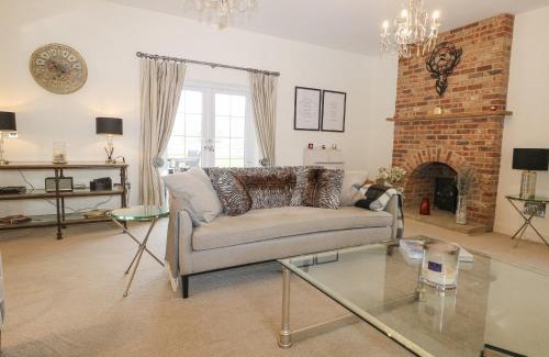 Staplefield House | The Coach House