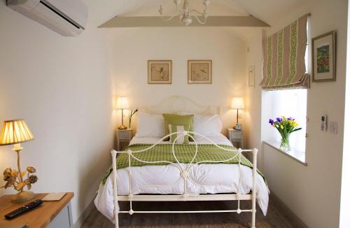 Barns Green Bed & Breakfast | The Coach House