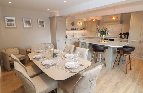 Crich Cottage | THE COACH HOUSE, pet friendly, character holiday cottage in Holloway