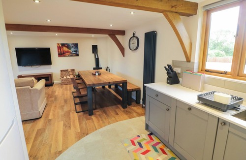Middleton Cheney Cottage | THE COACH HOUSE, romantic, with open fire in Chacombe
