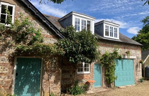 Godmanstone House | The Coach House - Trinity Lodge