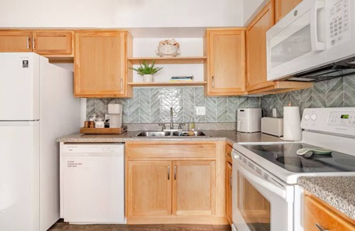Galveston Condo | The Coco Mermaid “A Gorgeous Condo on the Gulf!“ City Registration #GVR15407