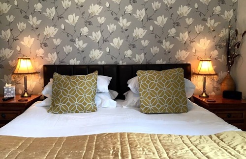 Hele House | The Collingdale Guest House