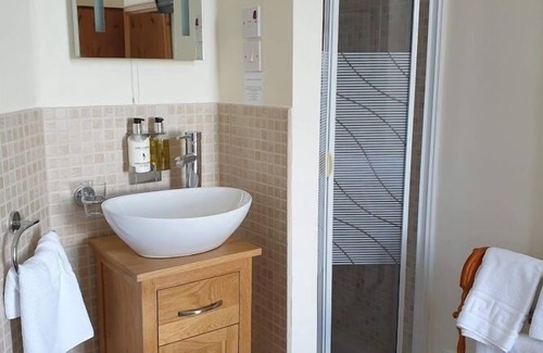 Hele House | The Collingdale Guest House