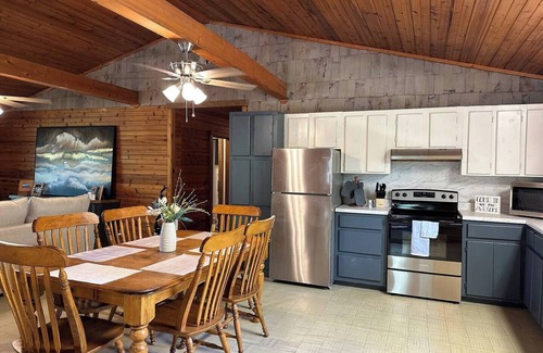 Kelly House | The Columbia Cabin Escape