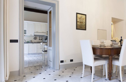 Como City Centre Apartment | THE COMO SECRET GARDEN charming in the heart of Como near monuments and lake