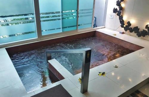 Makkasan Apartment | The Condo C - Luxury Condo with Onsen