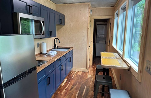 Stanton Cabin | The Container Den - Shipping Container Cabin with Hot Tub - WiFi - Great View!