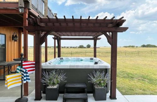 Calera House | The Copper Roost Lake Texoma Escape with Hot Tub