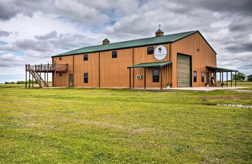 Calera House | The Copper Roost Lake Texoma Escape with Hot Tub