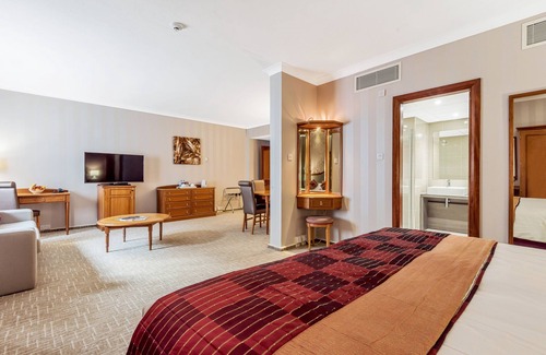 Bracknell Hotel | The Coppid Beech Hotel