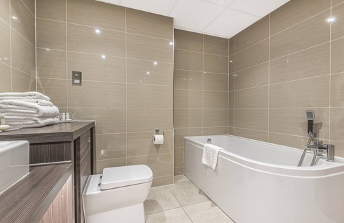 Bracknell Hotel | The Coppid Beech Hotel