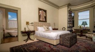 Glebe Cabin | The Corinda Collection
