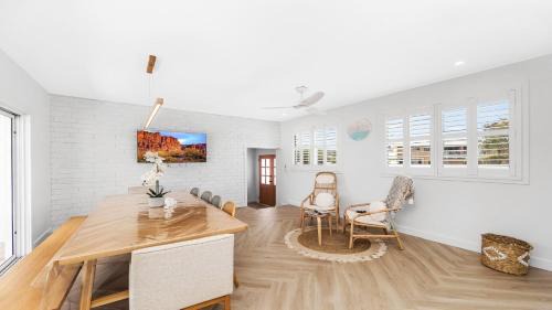 Booker Bay House | The Corner Beachie - Booker Bay