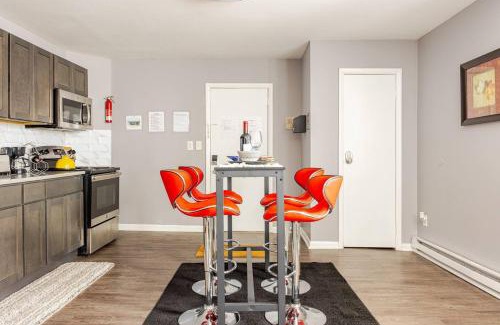 West Orange Apartment | The Corner Flat Near Cafe