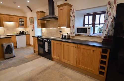 Carterton House | The Cotswold Manor House, Exclusive Hot Tub, Games Barn, 70 acres of Parkland