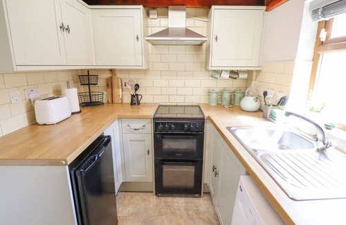 Winestead Cottage | THE COTTAGE 16 NORTHSIDE, pet friendly, with open fire in Patrington