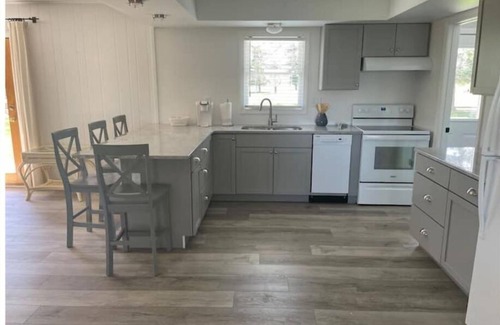 Auburn House | The Cottage at Edgewood
