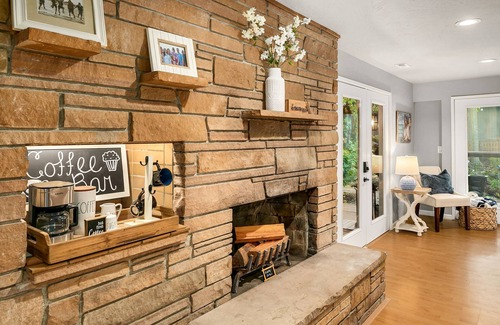 Inglewood Cottage | The Cottage at Lake Sammamish, Air Conditioning, Dog Friendly, Lake Access