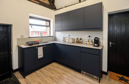 Rugeley House | The Cottage: Beautiful Farm near Cannock Chase